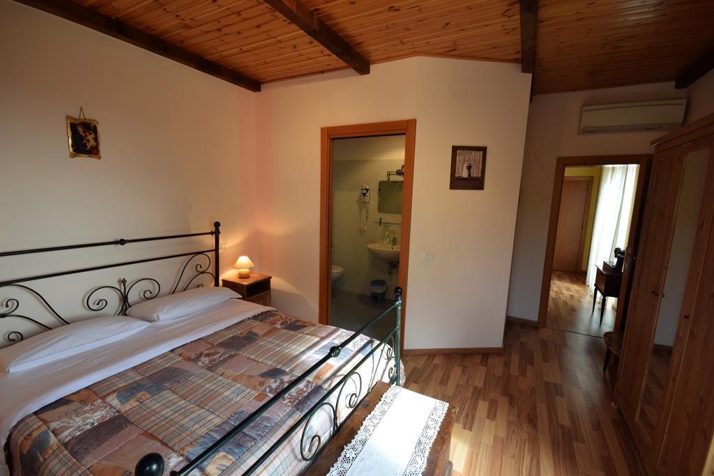 Agriturismo Al Rifugio Divino Belvedere Ostrense Exterior foto